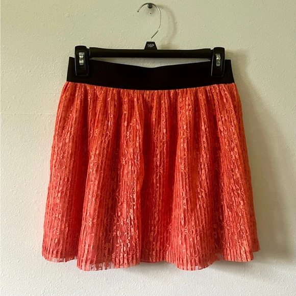 Candies Coral Pleated Lace Mini Skirt - Small - Picture 2 of 5